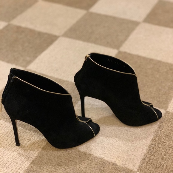 Gianvito Rossi gorgeous black open toe booties - Picture 4 of 7
